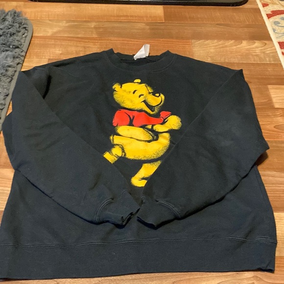 Disney Tops - Disney Pooh bear sweatshirt size XS